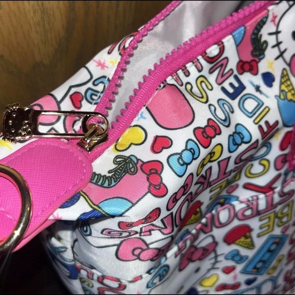 Hello Kitty Pink & White Duffle Bag - Carry On/Overnight Travel Tote NWT - Picture 16 of 16
